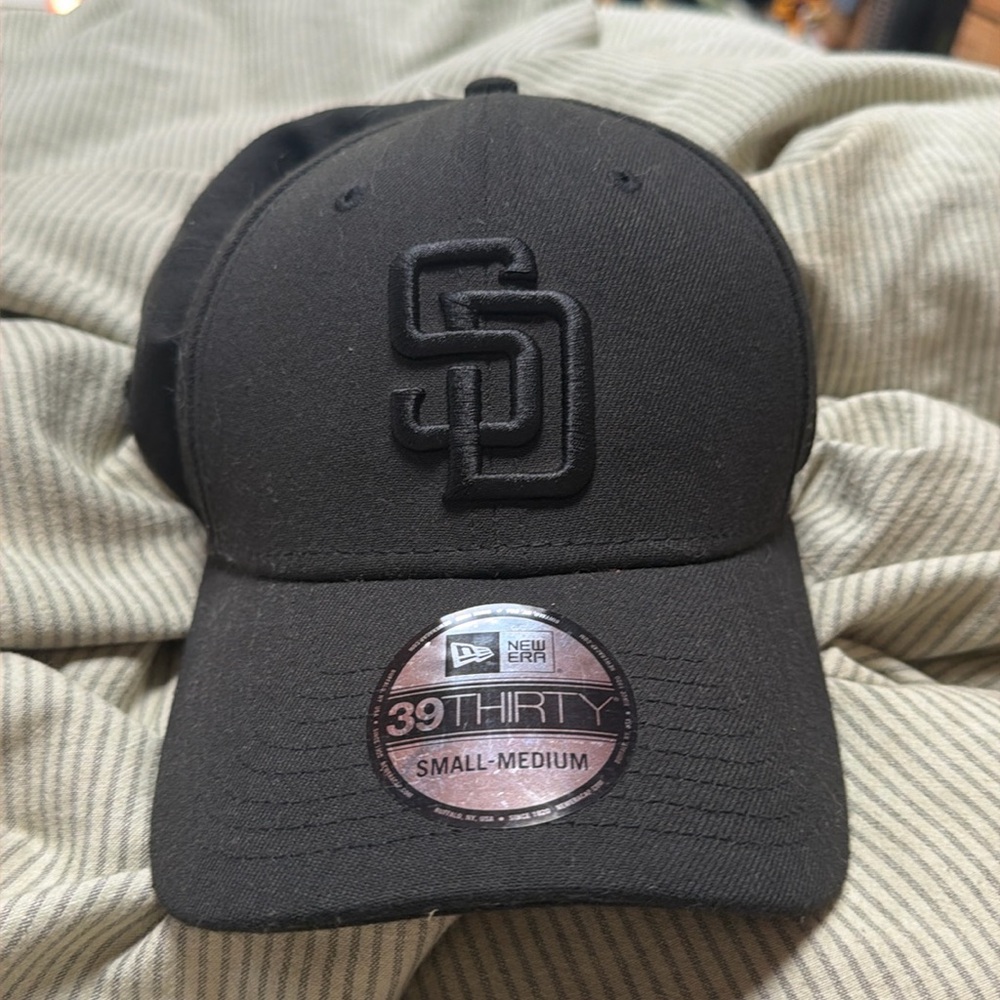 BNWT New Era San Diego Padres Hat Black 39THIRTY Fitted Baseball Cap Size S/M
